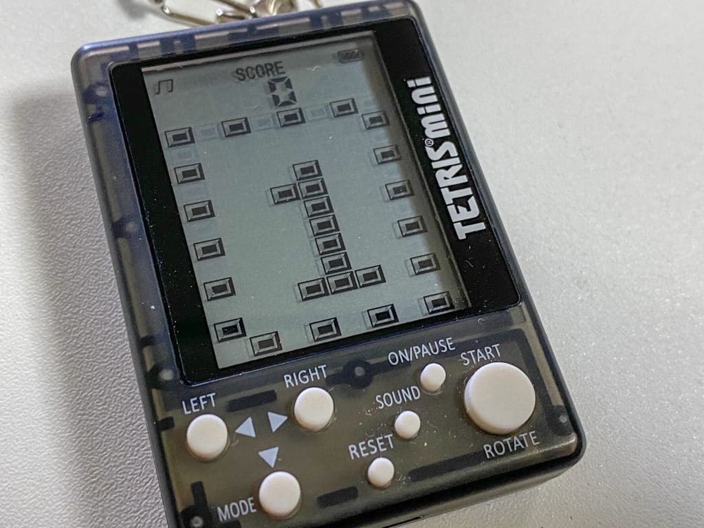 落ちゲームの王様「テトリス」が携帯ゲーム機として1,500円前後で買える時代 – 苫小牧のiPhone修理とパソコン修理の専門店 ピシコ