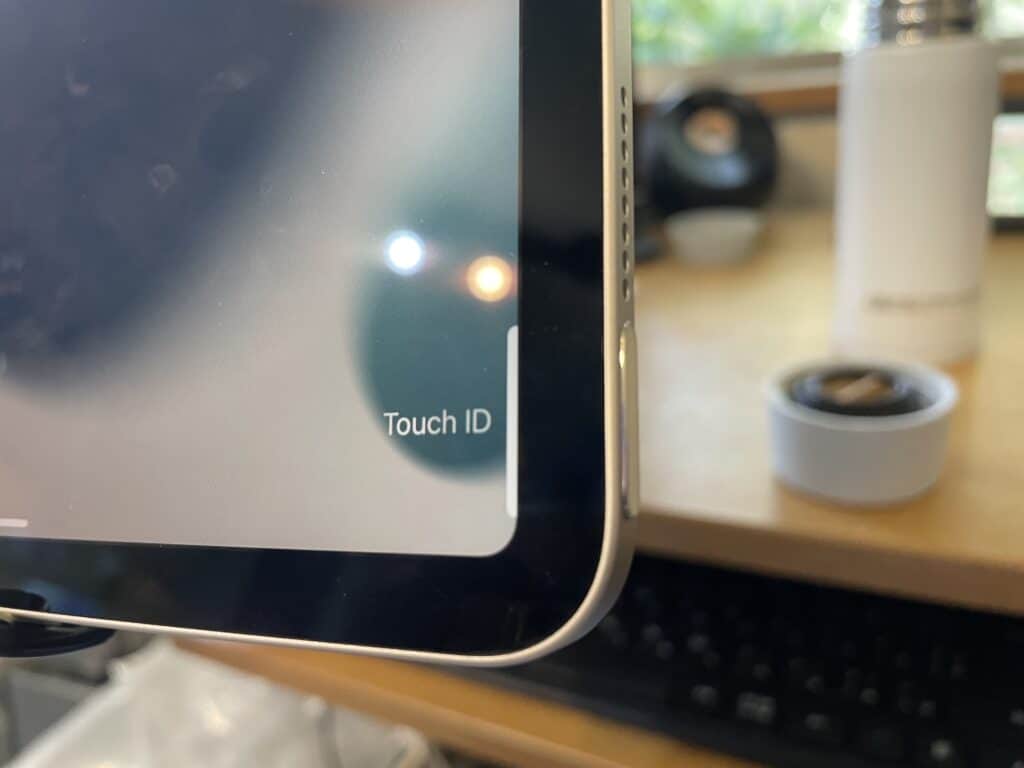 iPad miniのスリープボタンはTouch IDと兼用