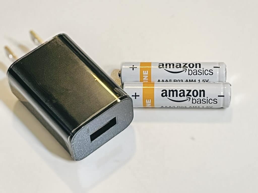 AmazonのFre tv sick 4K MAXアダプタと電池