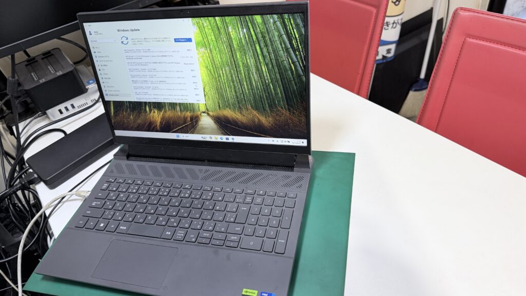 G15 5530で「SSDが見えない」原因はだいたいVMDとドライバーの相性です